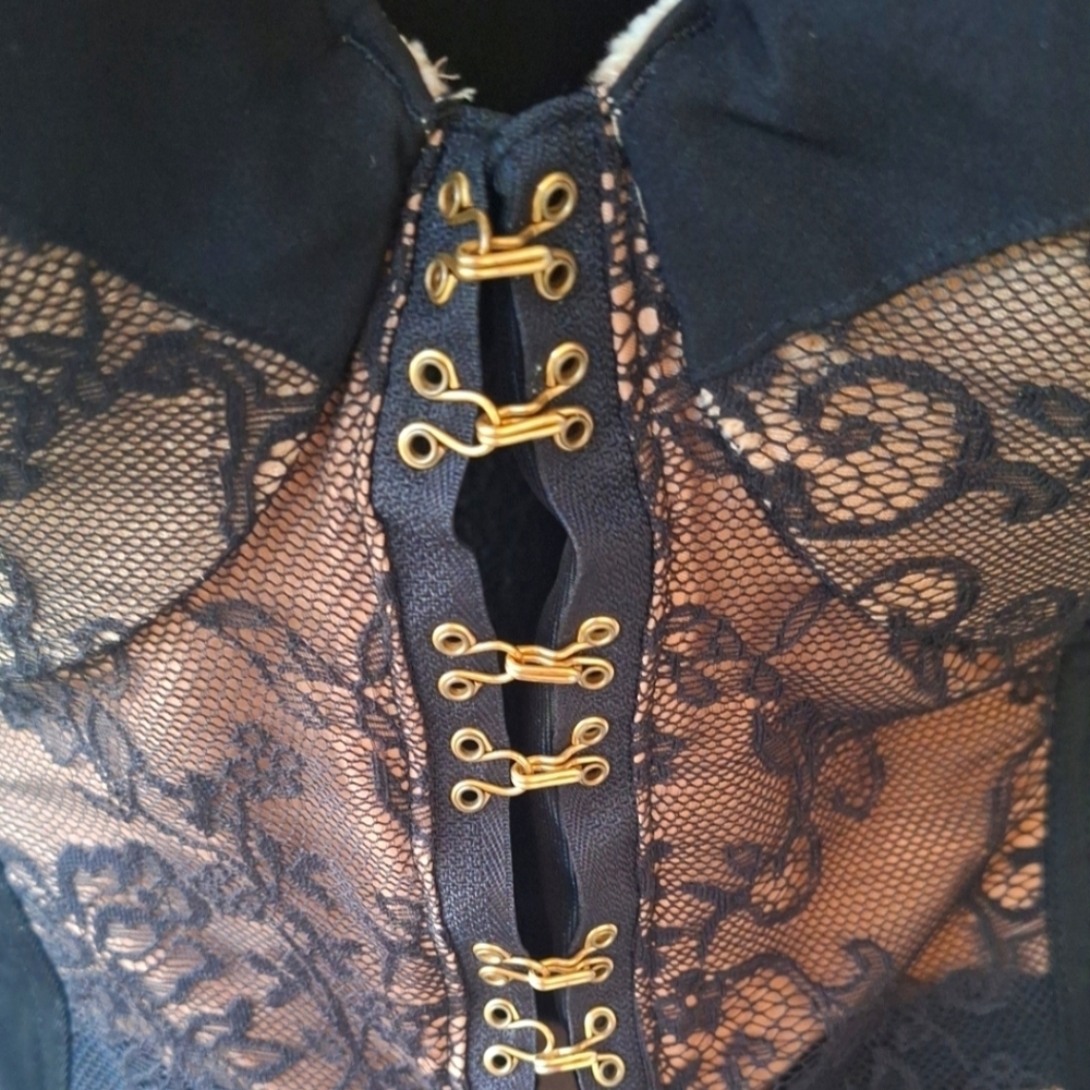 Cacique Lace Black Corset With Metal Straps and Secure Bra Strap Size 22/24 - Picture 8 of 10